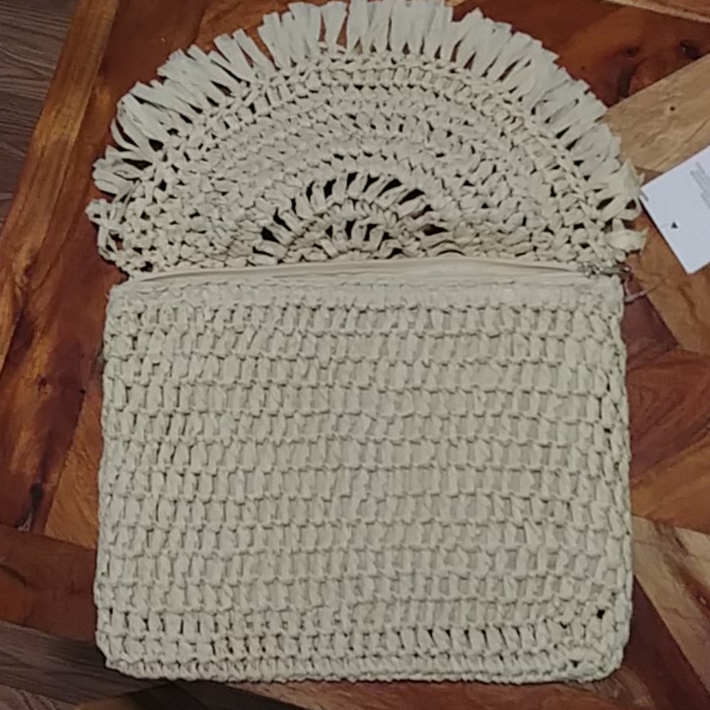 Macrame Straw Clutch - Picture 5 of 7